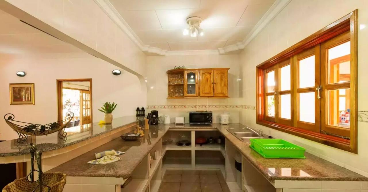 Casa De Leela Self Catering Guest House La Digue Exteriör bild